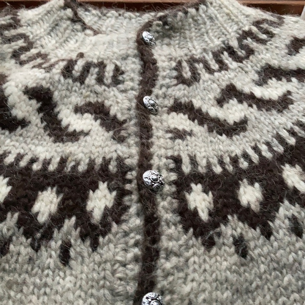 Icelandic Sweater - Picture 2 of 10